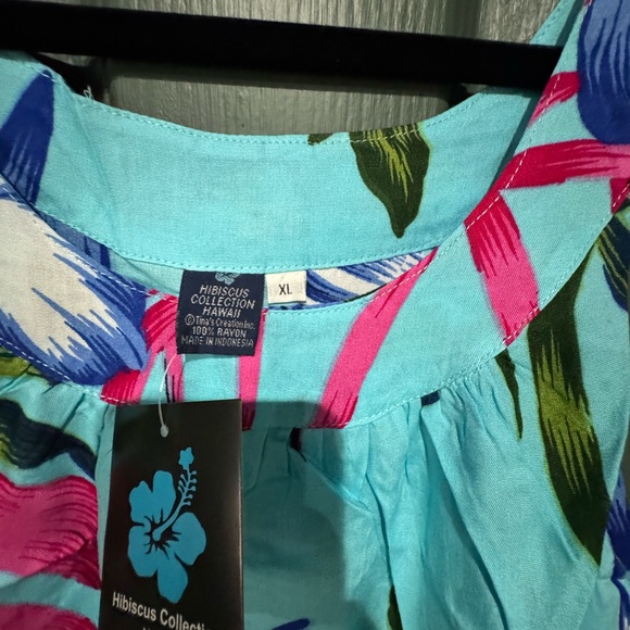 Tropical Floral Tank Top - Picture 2 of 2